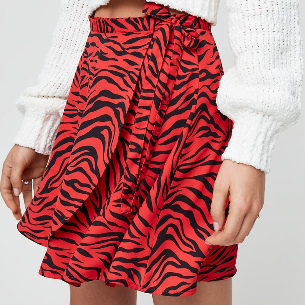 Aritzia Print wrap skirt